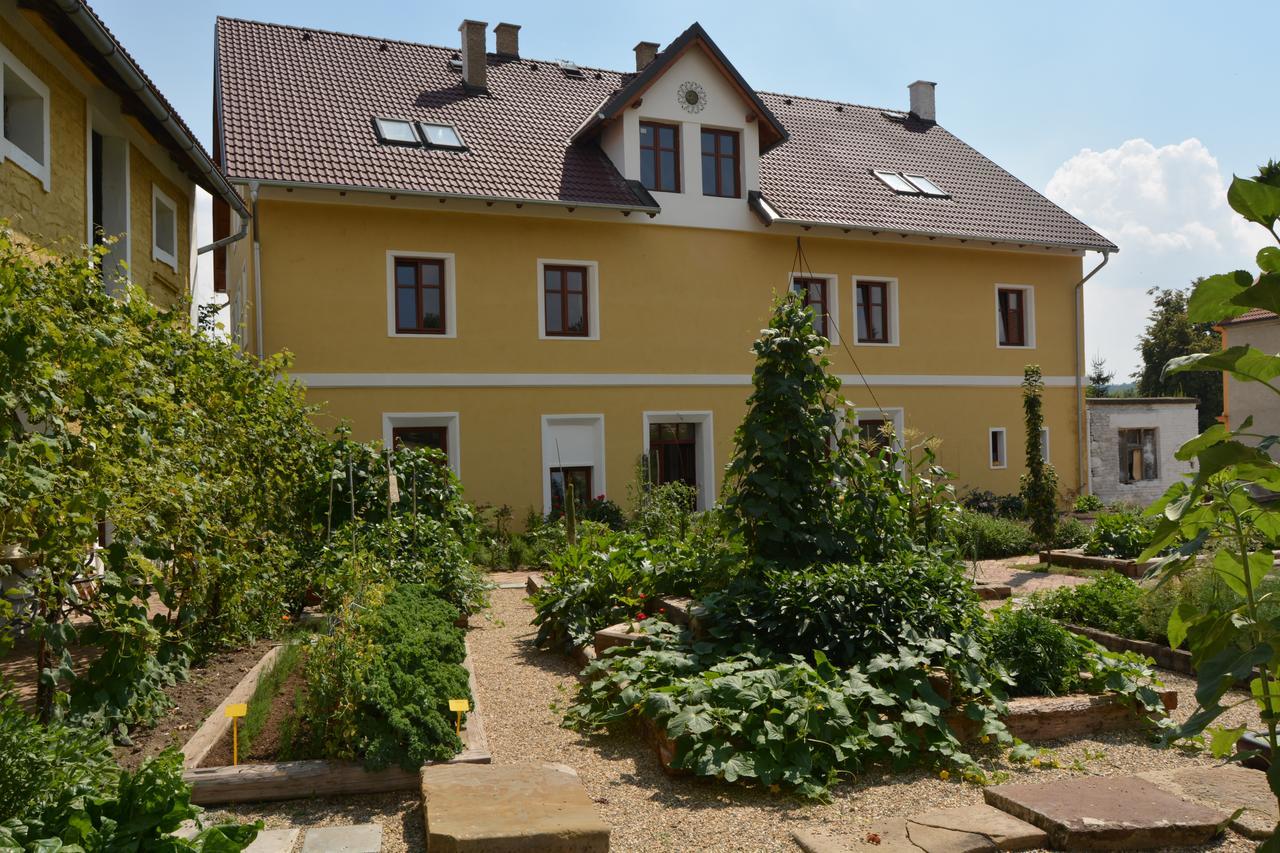 Statek Luníkov Vila Zizice Exterior foto